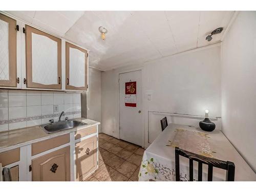 617 1 Avenue Ne, Calgary, AB - Indoor Photo Showing Kitchen