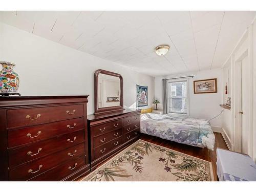 617 1 Avenue Ne, Calgary, AB - Indoor Photo Showing Bedroom