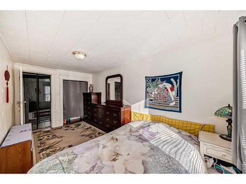 617 1 Avenue Ne, Calgary, AB - Indoor Photo Showing Bedroom