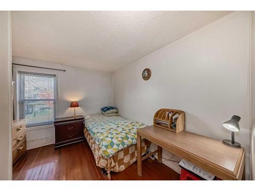 617 1 Avenue Ne, Calgary, AB - Indoor Photo Showing Bedroom