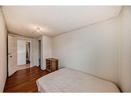 617 1 Avenue Ne, Calgary, AB - Indoor Photo Showing Bedroom