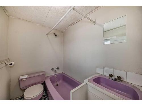 617 1 Avenue Ne, Calgary, AB - Indoor Photo Showing Bathroom