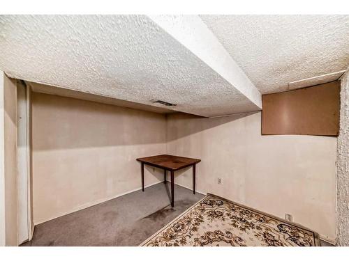 617 1 Avenue Ne, Calgary, AB - Indoor Photo Showing Other Room