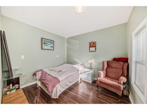 617 1 Avenue Ne, Calgary, AB - Indoor Photo Showing Bedroom