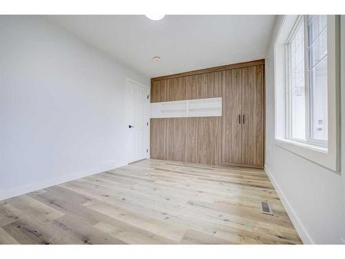 1435 42 Street Ne, Calgary, AB - Indoor Photo Showing Other Room