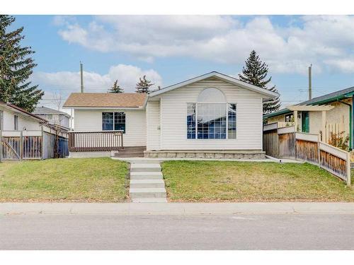 1435 42 Street Ne, Calgary, AB - Outdoor