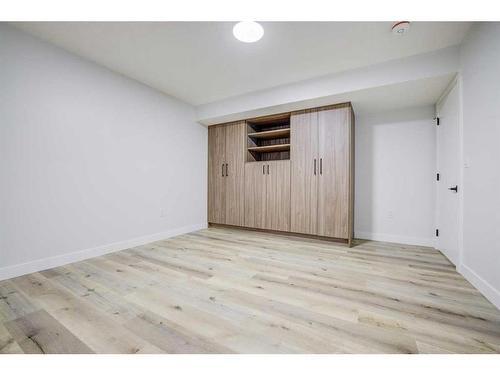 1435 42 Street Ne, Calgary, AB - Indoor Photo Showing Other Room