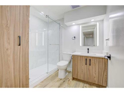 1435 42 Street Ne, Calgary, AB - Indoor Photo Showing Bathroom