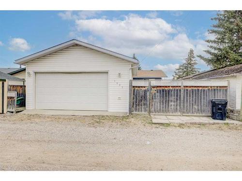 1435 42 Street Ne, Calgary, AB - Outdoor With Exterior