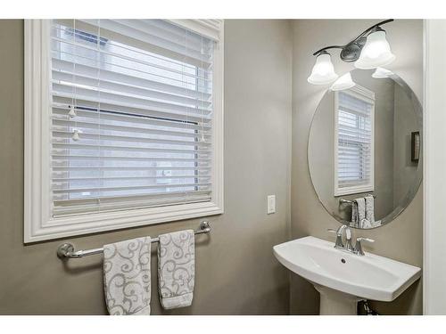 149 Cranridge Terrace Se, Calgary, AB - Indoor Photo Showing Bathroom