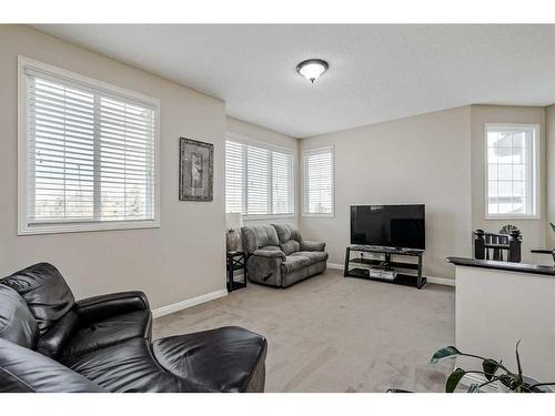 149 Cranridge Terrace Se, Calgary, AB - Indoor Photo Showing Living Room