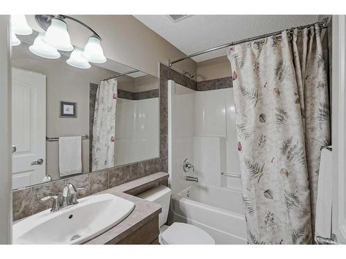 149 Cranridge Terrace Se, Calgary, AB - Indoor Photo Showing Bathroom