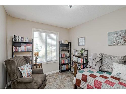 149 Cranridge Terrace Se, Calgary, AB - Indoor Photo Showing Living Room