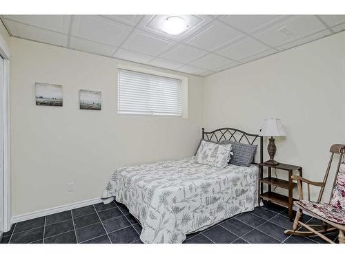 149 Cranridge Terrace Se, Calgary, AB - Indoor Photo Showing Bedroom