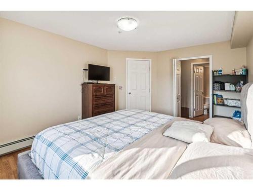 3121-16969 24 Street Sw, Calgary, AB - Indoor Photo Showing Bedroom