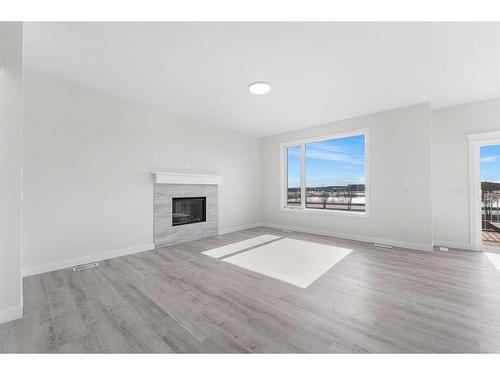 696 Reynolds Crescent Sw, Airdrie, AB - Indoor Photo Showing Living Room With Fireplace