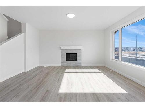 696 Reynolds Crescent Sw, Airdrie, AB - Indoor Photo Showing Living Room With Fireplace