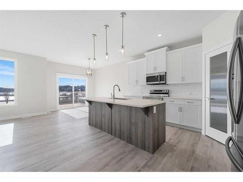 696 Reynolds Crescent Sw, Airdrie, AB - Indoor Photo Showing Kitchen With Stainless Steel Kitchen With Upgraded Kitchen