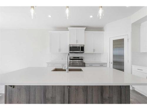 696 Reynolds Crescent Sw, Airdrie, AB - Indoor Photo Showing Kitchen With Upgraded Kitchen