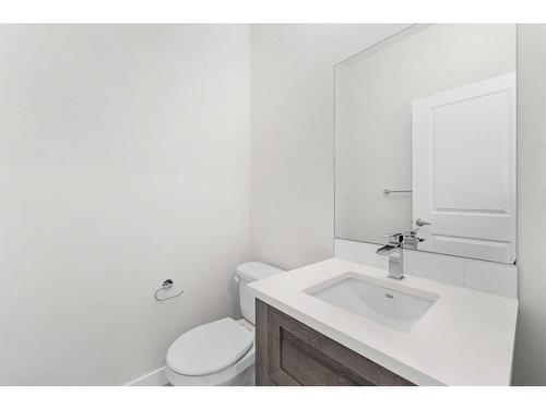 696 Reynolds Crescent Sw, Airdrie, AB - Indoor Photo Showing Bathroom