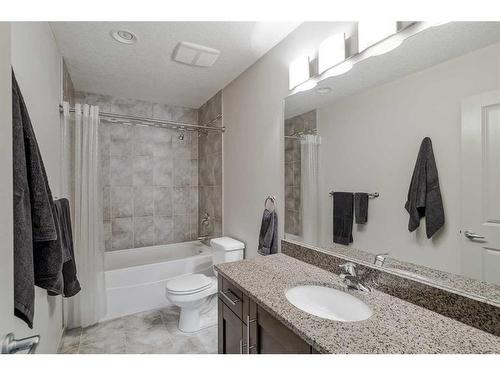 3830 Centre A Street Ne, Calgary, AB - Indoor Photo Showing Bathroom