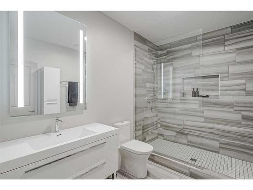 3830 Centre A Street Ne, Calgary, AB - Indoor Photo Showing Bathroom