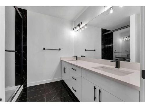 1420 16A Street Ne, Calgary, AB - Indoor Photo Showing Bathroom