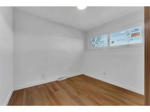 1420 16A Street Ne, Calgary, AB - Indoor Photo Showing Other Room