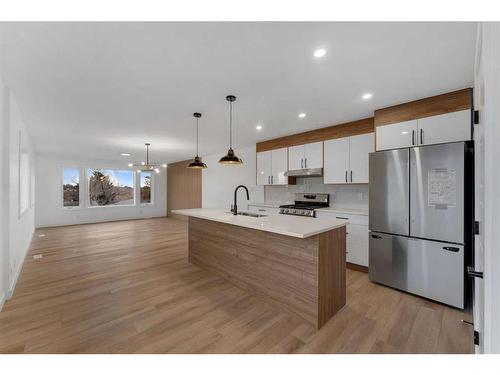 1420 16A Street Ne, Calgary, AB - Indoor Photo Showing Kitchen With Upgraded Kitchen