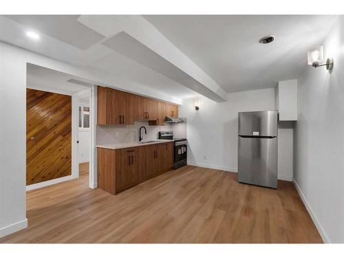 1420 16A Street Ne, Calgary, AB - Indoor Photo Showing Kitchen