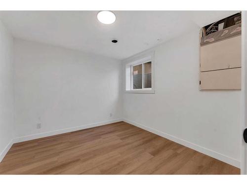 1420 16A Street Ne, Calgary, AB - Indoor Photo Showing Other Room