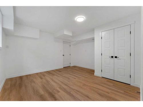 1420 16A Street Ne, Calgary, AB - Indoor Photo Showing Other Room