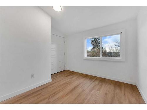 1420 16A Street Ne, Calgary, AB - Indoor Photo Showing Other Room