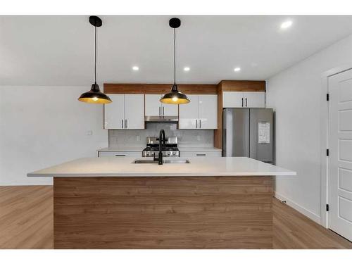 1420 16A Street Ne, Calgary, AB - Indoor Photo Showing Kitchen With Upgraded Kitchen