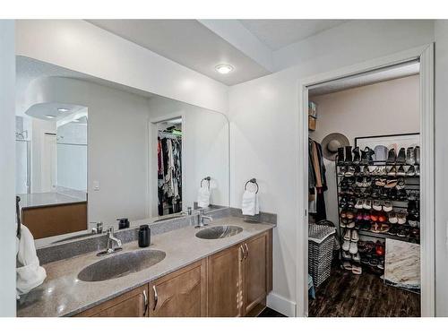 93 Crystal Shores Road, Okotoks, AB - Indoor Photo Showing Bathroom