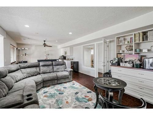 93 Crystal Shores Road, Okotoks, AB - Indoor Photo Showing Living Room