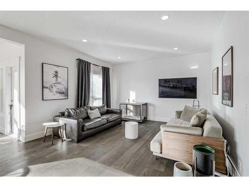 93 Crystal Shores Road, Okotoks, AB - Indoor Photo Showing Living Room