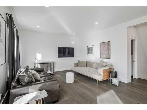 93 Crystal Shores Road, Okotoks, AB - Indoor Photo Showing Living Room