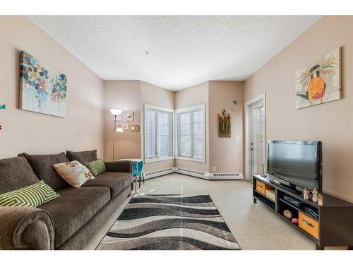 242-60 Royal Oak Plaza Nw, Calgary, AB - Indoor Photo Showing Living Room