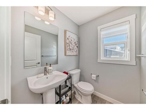 161 Seton Villas Se, Calgary, AB - Indoor Photo Showing Bathroom