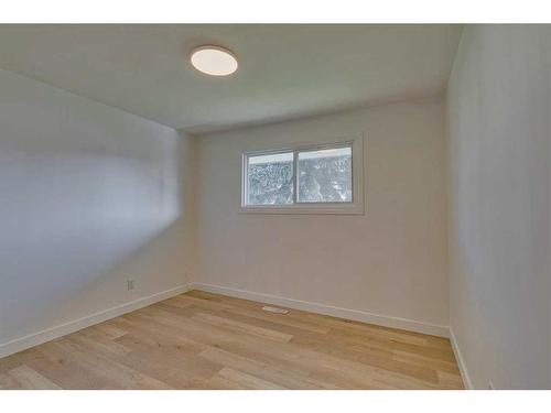 5406 Valentine Crescent Se, Calgary, AB - Indoor Photo Showing Other Room