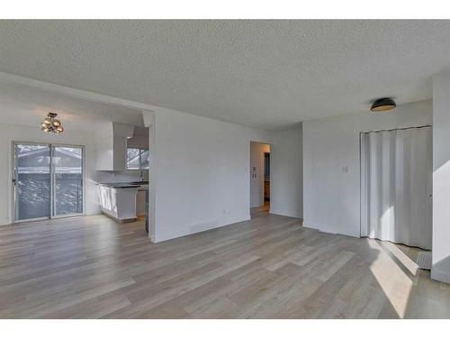 5406 Valentine Crescent Se, Calgary, AB - Indoor