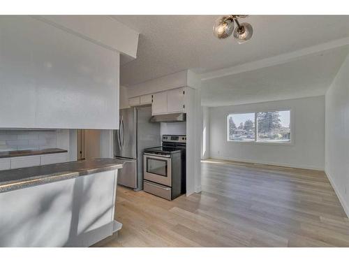 5406 Valentine Crescent Se, Calgary, AB - Indoor Photo Showing Kitchen