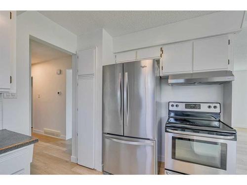 5406 Valentine Crescent Se, Calgary, AB - Indoor Photo Showing Kitchen