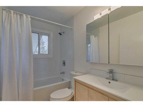 5406 Valentine Crescent Se, Calgary, AB - Indoor Photo Showing Bathroom