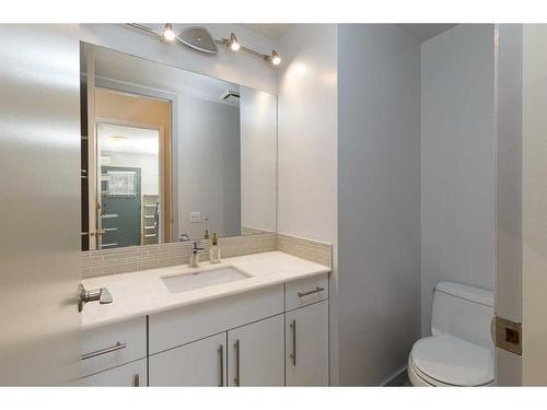 303 Lynnview Road Se, Calgary, AB - Indoor Photo Showing Bathroom