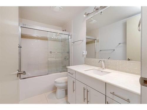 303 Lynnview Road Se, Calgary, AB - Indoor Photo Showing Bathroom