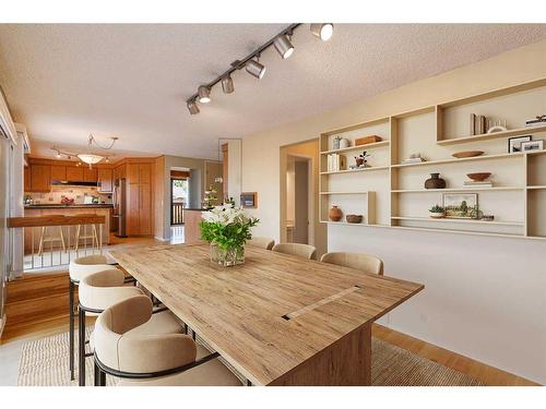 303 Lynnview Road Se, Calgary, AB - Indoor Photo Showing Dining Room