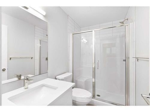 317-125 Wolf Hollow Crescent Se, Calgary, AB - Indoor Photo Showing Bathroom