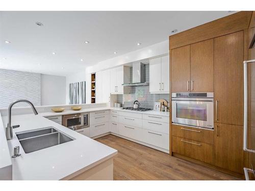 5819 21 Street Sw, Calgary, AB - Indoor Photo Showing Kitchen With Double Sink With Upgraded Kitchen